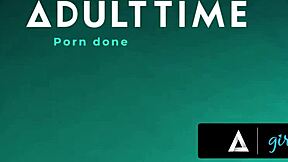 Emma Magnolia jolie demoiselle d'honneur montre un vrai striptease à la future mariée Holly Day