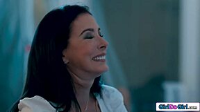 गीली सौतेली माँ की सपना सच करते हैं चाटकर और चूमकर