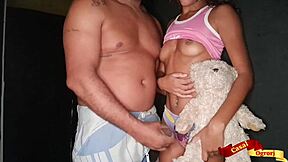 의붓딸이 섹시한 의붓아빠와 애널 섹스