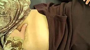 Пара наслаждается утренним сексом в кемпинге POV, рискуя