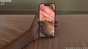 Pořád miluju ten klip o ztrátě panenství s 10 miliony zhlédnutí