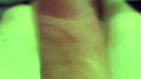 هاوية عارية تعطي إيدزاب POV على زب عملاق