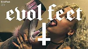 Jeśli będziesz ssać moje palce u nóg, będziemy mieć dobry dzień z latynoską boginią