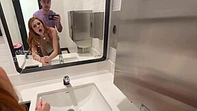 예쁜 파란 눈 데이트 상대가 쇼핑몰 차에서 빨고 박고, 집에서 반복해