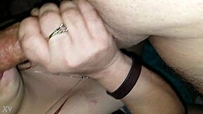 अरे, देखो ये यंग 18+ गर्ल डैडी के लंड को सक्स करती है