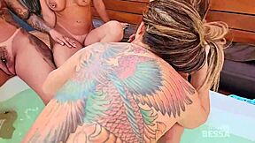 Fiz Uma Brincadeira Com As Amigas Na Hidro.