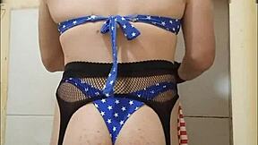 ¡Excitado por el bikini de mi amiga y su culo de shemale!