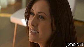 Hej, gledaj ovu vanilu tinejdžerku 18+ u softkor igri s pičkom