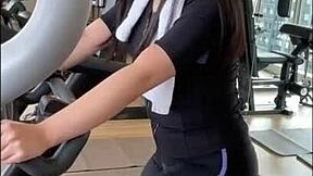 Yo, am prins această fată japoneză energică futând la hotel