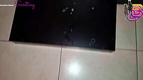 Tinha um pau t�o grande no gloryhole que deixei minha esposa foder no pelo