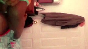 Dáva špinavú fela pred reverse jazdu.