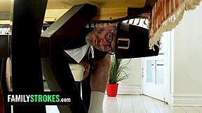 Skirt pendek stepdaughter tu goda kau kat Thanksgiving, atau lebih?