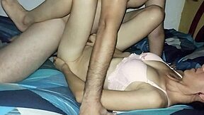 A buceta da minha meia-irmã gosta de ser fodida pelo meu pau, gosta que eu meta o pau