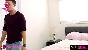 Desnuda Y Aprovecha Se Aprovecha De Su Hermana - Subtitulado Español. Suggestive Taboo Scene With Naked Sister Exploitation.