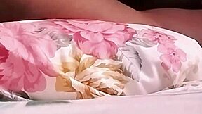 En-chan sensually teaches three fingers technique with ass shaking