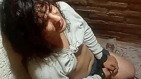 ¿por qué a mi putita esclava le encanta tragarla durante una tormenta fuerte?