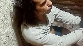 ¿por qué a mi putita esclava le encanta tragarla durante una tormenta fuerte?