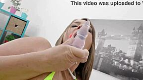 Sexy Susi MILF drinks huge bowl of piss