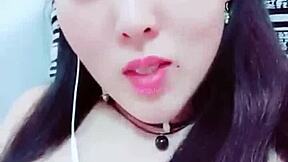 Diosa china se envuelve y folla a pelo