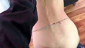 Den slanke latina gudinde studerende forfører sin lærer for at undgå udvisning med snavset snak