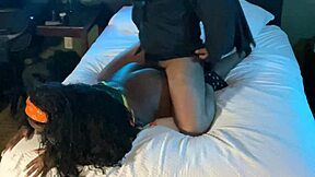 Cheerleader hore blir pløyd hardt i cowgirl stilling 😈