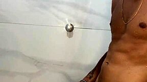 Morena rabuda fucked in bathroom, ends with milk on face