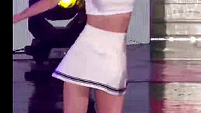 Red Velvet's Wendy powers up in this 180830 fancam performance.