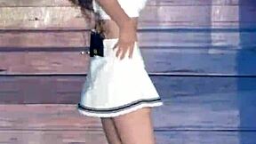 Red Velvet's Wendy powers up in this 180830 fancam performance.