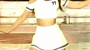 Red Velvet's Wendy powers up in this 180830 fancam performance.