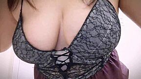 Pinay Babe Fingers Herself