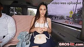 Otobüs Alımı Parasız Küçük Memeli Kızı Sert BBC Vuruşuna Götürüyor