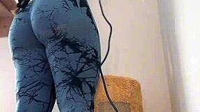 why is the perfect round ass girl showing off her skills? in leggings during workout!