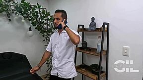 does the masseur want to lick my pussy in the bath?