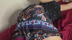 Le subo el vestido a mi alumna para follar su coño grande