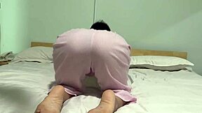 Juicy Ass Amateur Girl Works Out Before Bedtime