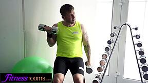 Fitness room babe lady dee gets tight pussy fucked