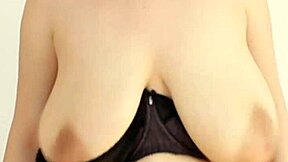 trying on big 80g bra