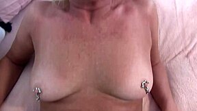 She oils cunt for pumping full