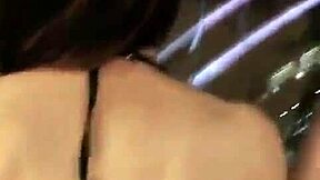 Виетнамска съпруга се навежда за догистил чукане