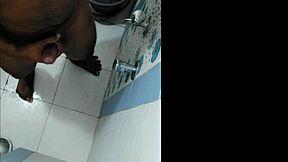 Vid sama bathing solo in bath