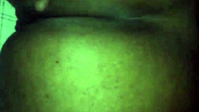 Amateur big ass gets played with up close