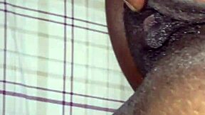 Amateur big ass gets played with up close