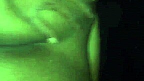 Amateur big ass gets played with up close