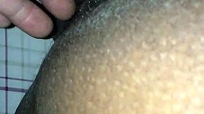 Amateur big ass gets played with up close