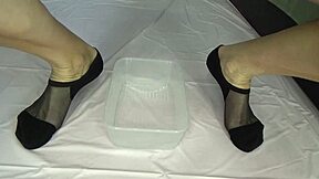 Watch this mature milf's huge pissing compilation scenes?