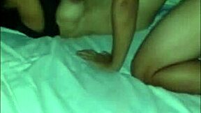 Karina se acabando no pau de dois novinhos!