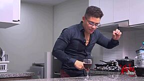 Jefa De Grandes Tetas Se Come La Verga De Su Mozo Y Ruega Por Su Leche