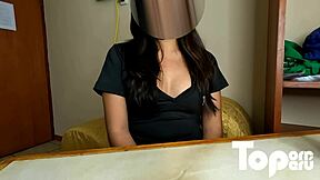 Nézd Maryjeant, a gyönyörű peruit, aki szűz seggét kínálja castingon pénzért