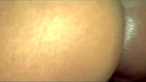 אני צ'טט עם אחות חורגת על לתת לה דוגי חם עם הבי.בי.סי שלי