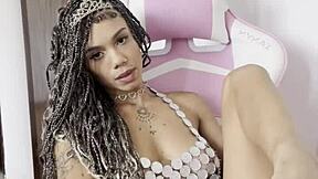 Essa Princesinha Adora Gozar Com O Brinquedinho Dentro Da Buceta